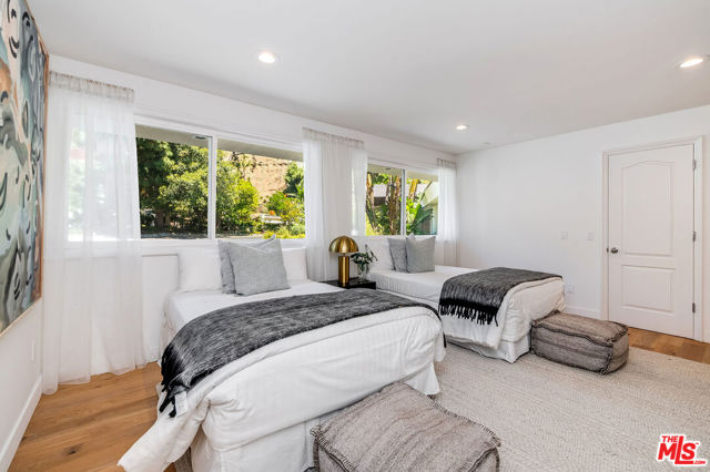1177 Loma Linda Drive, Beverly Hills CA: https://media.crmls.org/mediaz/d86af292-5886-4c63-9464-5d3c0ad46c0f.jpg