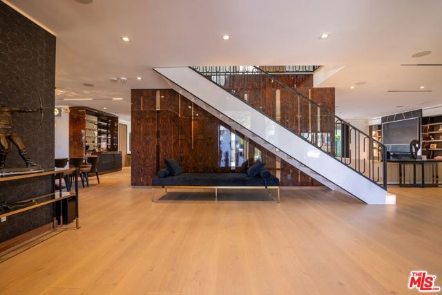 2717 Motor Avenue, Los Angeles CA: https://media.crmls.org/mediaz/d86b5f76-9aee-47c0-b310-7d7239fd6698.jpg