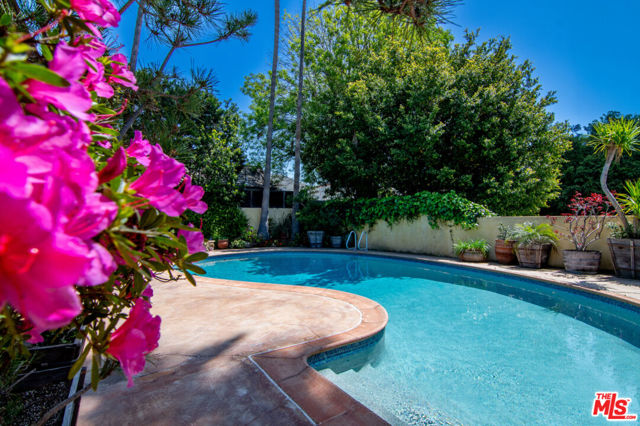 664 S Highland Avenue, Los Angeles CA: https://media.crmls.org/mediaz/d86b688d-a7fb-4d78-9dfc-bbba18450c80.jpg