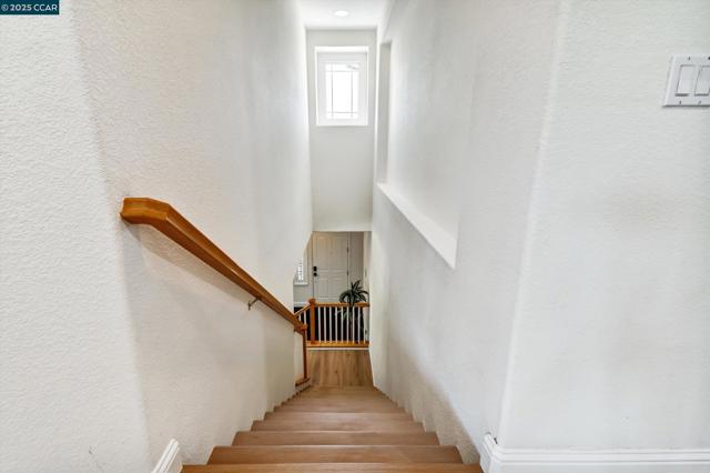 1033 LANTERN BAY, Hercules CA: https://media.crmls.org/mediaz/d86b91d1-0433-4c75-b569-7dbd5e04ab0c.jpg