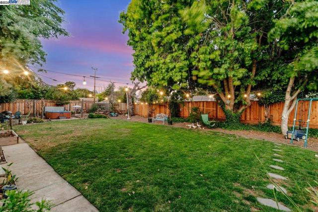 4533 Santa Cruz Ct, Fremont CA: https://media.crmls.org/mediaz/d86bcfd8-aa0f-44e0-98c6-4ea075842bca.jpg