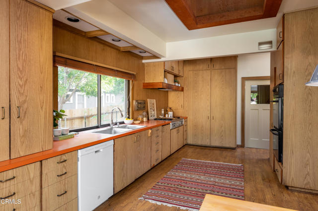 676 S Madison Avenue, Pasadena CA: https://media.crmls.org/mediaz/d86c87fd-5268-4b27-91f7-6b13b1c4d098.jpg