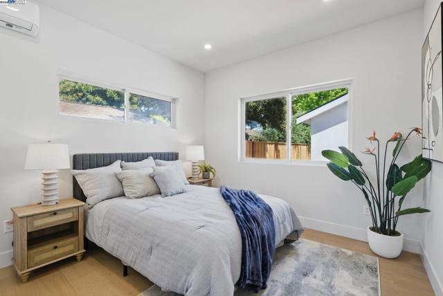 175 N Frances St, Sunnyvale CA: https://media.crmls.org/mediaz/d86d1881-0bf3-4836-b03a-76598a4c500d.jpg