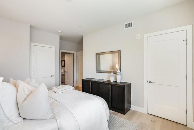 450 1st Street, Los Altos CA: https://media.crmls.org/mediaz/d86d3ea6-c2a8-4894-bfb5-4c9a212cec04.jpg