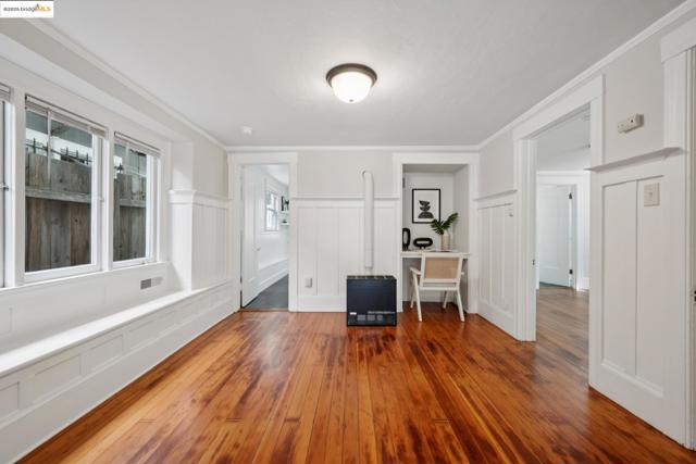 3116 Harrison St, Oakland CA: https://media.crmls.org/mediaz/d86d4bdf-253c-43c6-83ad-d3a1c340b1d3.jpg