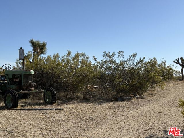 6000 W 140th Street West, Rosamond CA: https://media.crmls.org/mediaz/d86dc47b-2d62-4fc7-ab23-9e323ca9ee94.jpg
