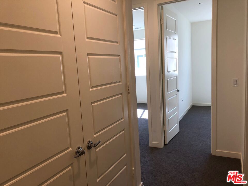 https://media.crmls.org/mediaz/d86dcfe1-8fcb-494d-a5c0-577d9d9522de.jpg?preset=X-Large
