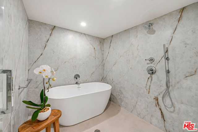 350 N Palm Drive, Beverly Hills CA: https://media.crmls.org/mediaz/d86eb0c0-fd9b-48a4-9621-62f5d0030207.jpg