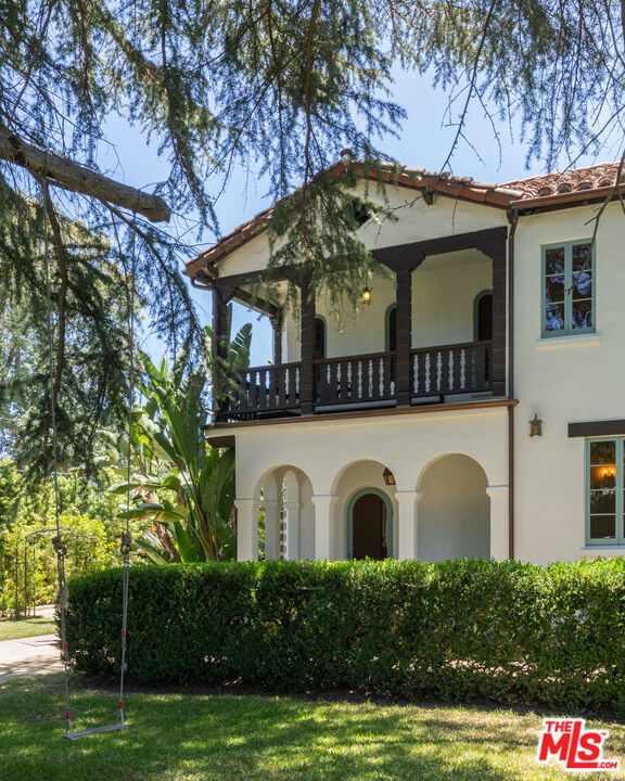 205 S Lomita Avenue, Ojai CA: https://media.crmls.org/mediaz/d86ed2ca-51ad-46de-b2b4-15c07d6a3651.jpg