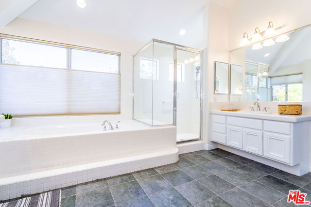 27350 Landon Place, Valencia CA: https://media.crmls.org/mediaz/d86f54ad-5812-4bf5-a616-1072e27dfe51.jpg