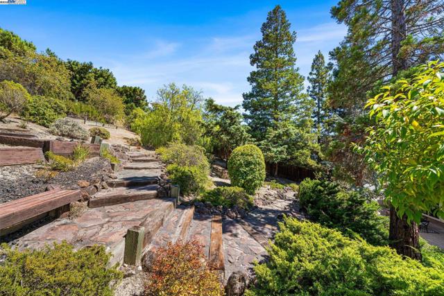 639 Canyon Crest Rd East, San Ramon CA: https://media.crmls.org/mediaz/d86f6ab3-4368-43ab-891f-6803d48550d5.jpg