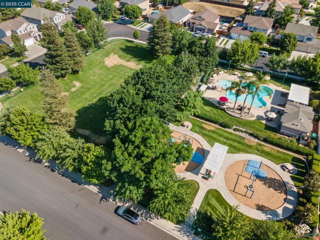 7100 Metcalf Way, Hughson CA: https://media.crmls.org/mediaz/d86fe676-5100-4913-b696-4b16a83a149c.jpg