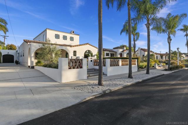 4223 Middlesex Dr, San Diego CA: https://media.crmls.org/mediaz/d87055d2-bdf2-414f-9dbb-9143caf9ee94.jpg