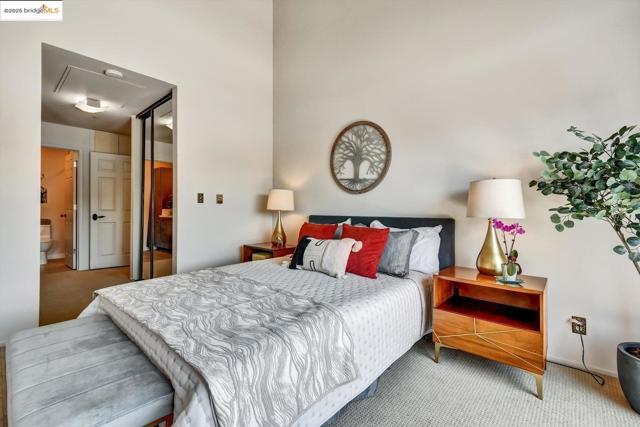 245 Perkins ST, Oakland CA: https://media.crmls.org/mediaz/d8707452-1d4b-4298-830f-303e314c35c8.jpg