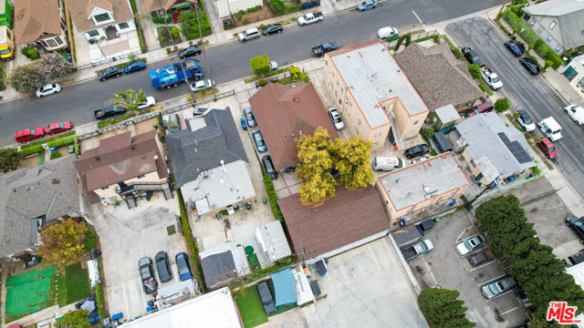 2905 W 14th Street, Los Angeles CA: https://media.crmls.org/mediaz/d8709f32-f9a2-4f9d-8c4e-87765e73a611.jpg