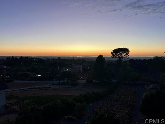 2073 Elevado Rd, Vista CA: https://media.crmls.org/mediaz/d870bd7f-1509-4f83-a03b-75aa9badee14.jpg