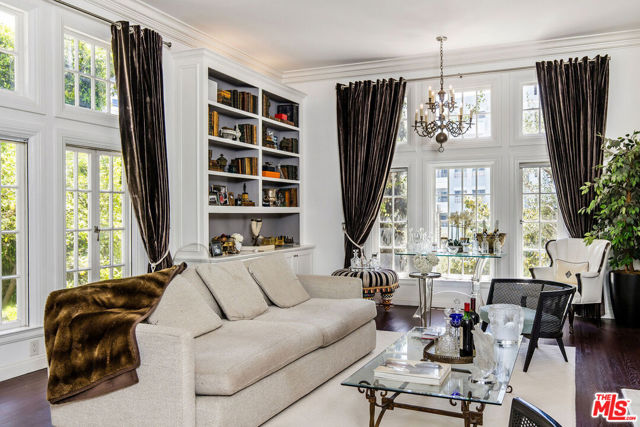 10335 Wilshire Boulevard, Los Angeles CA: https://media.crmls.org/mediaz/d8717551-82c0-48cf-8f52-7f61c2660529.jpg
