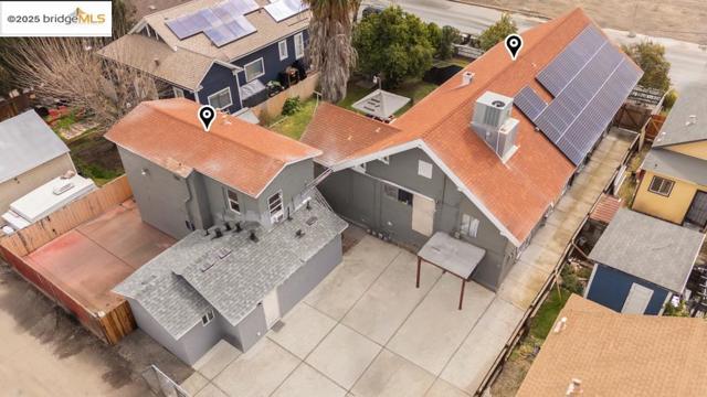 127 E 6th, Tracy CA: https://media.crmls.org/mediaz/d8718652-70bf-4ed9-813c-8d628f617040.jpg