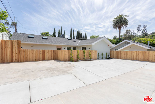 1878 Effie Street, Los Angeles, California 90026, 3 Bedrooms Bedrooms, ,1 BathroomBathrooms,Single Family Residence,For Sale,Effie,22165747