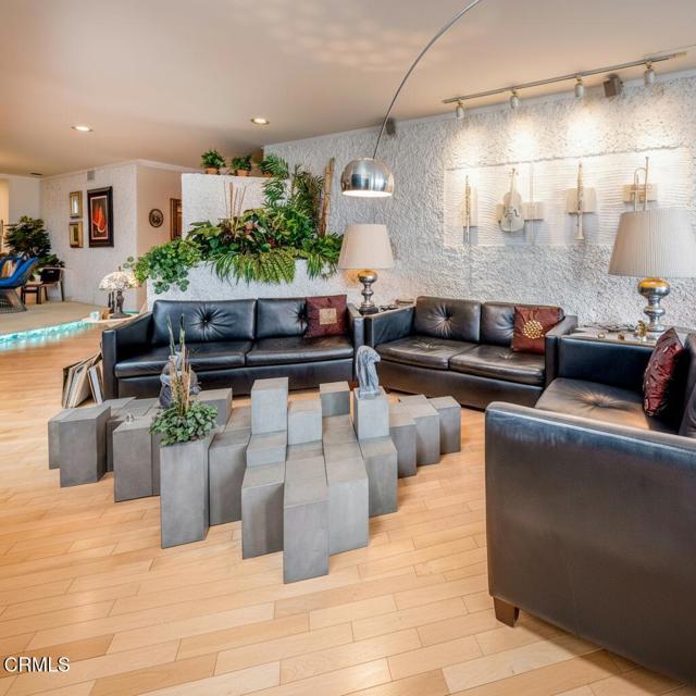 Detail Gallery Image 3 of 33 For 10724 Wilshire Bld #607,  Los Angeles,  CA 90024 - 3 Beds | 4 Baths