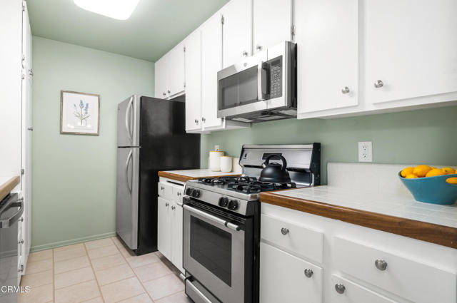 Detail Gallery Image 13 of 45 For 712 Portola Ter, Los Angeles,  CA 90042 - 3 Beds | 2/1 Baths