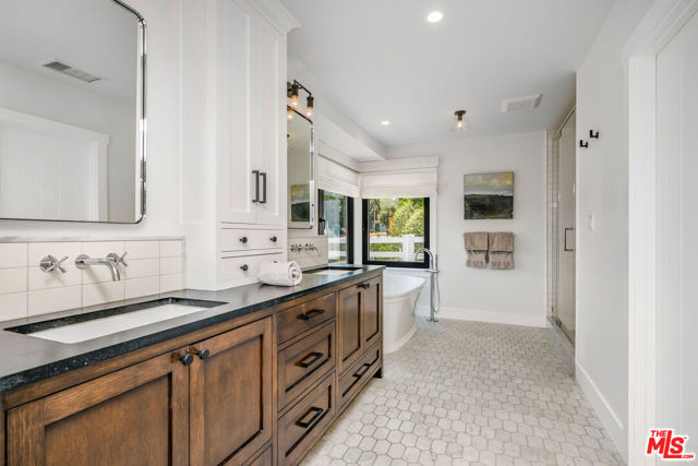 24884 Jim Bridger Road, Hidden Hills CA: https://media.crmls.org/mediaz/d8722673-4696-4376-a36e-5c31d9c28988.jpg