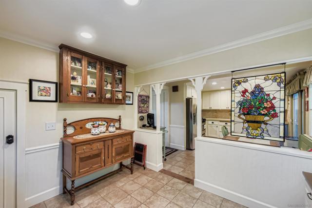 5150 Abuela Dr, San Diego CA: https://media.crmls.org/mediaz/d8736c07-f16f-464d-b954-12d189095d30.jpg