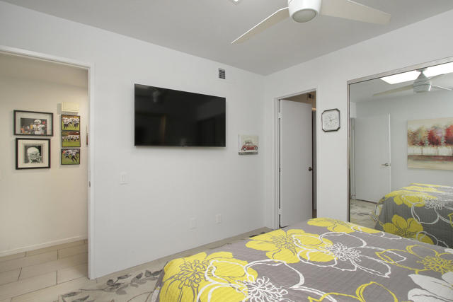 Image 22 of 42 For 74 La Ronda Drive