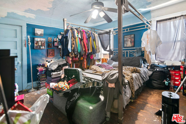 159 E 47th Street, Los Angeles CA: https://media.crmls.org/mediaz/d8742b0e-8552-46a5-8fbf-b961a9935769.jpg