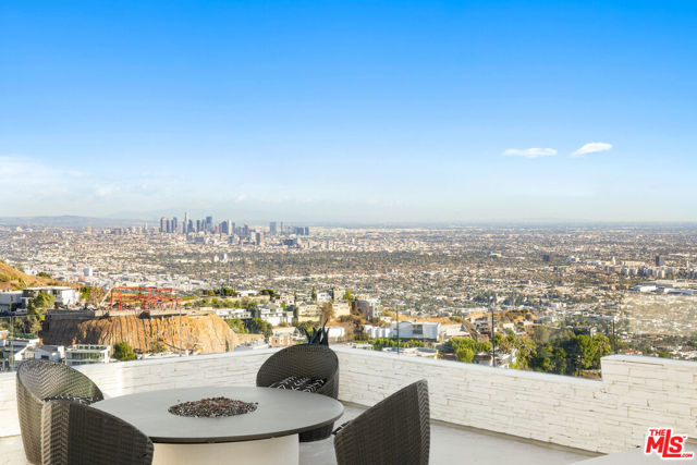 2231 Sunset Plaza Drive, Los Angeles CA: https://media.crmls.org/mediaz/d8748edf-7f11-4849-8c57-4309494369c5.jpg