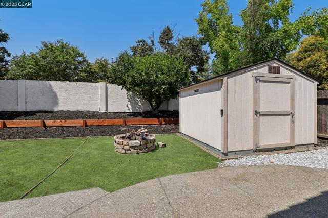 868 Clifton Way, Vacaville CA: https://media.crmls.org/mediaz/d874a2d5-ca6f-4809-ba9b-b9297c3999cb.jpg