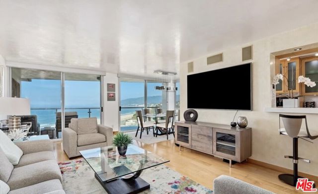 201 Ocean Avenue, Santa Monica CA: https://media.crmls.org/mediaz/d874a8ec-39df-4b40-83cb-9492cca56150.jpg
