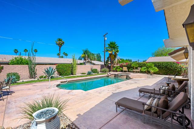 Image 20 of 47 For 78820 Runaway Bay Drive