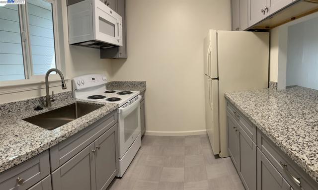36976 Mulberry St, Newark CA: https://media.crmls.org/mediaz/d8750557-fba7-485a-a950-27ae3aeb0d1f.jpg