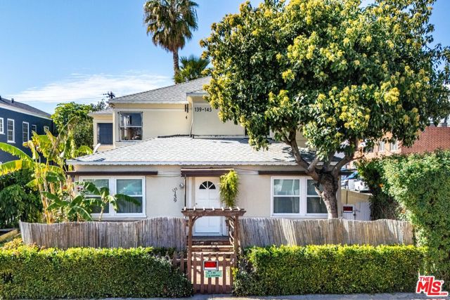 139 N Harper Avenue, Los Angeles CA: https://media.crmls.org/mediaz/d87548e6-a323-4e2f-be31-cc0fedc35916.jpg