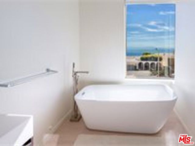 18223 Coastline Drive, Pacific Palisades CA: https://media.crmls.org/mediaz/d8756125-99ef-4036-9b3f-fe2ae15162c7.jpg