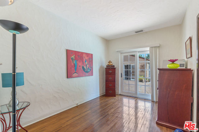 2310 Santa Anita Avenue, Altadena CA: https://media.crmls.org/mediaz/d87699fb-49d1-48b0-957c-b6c3d0dab7a1.jpg