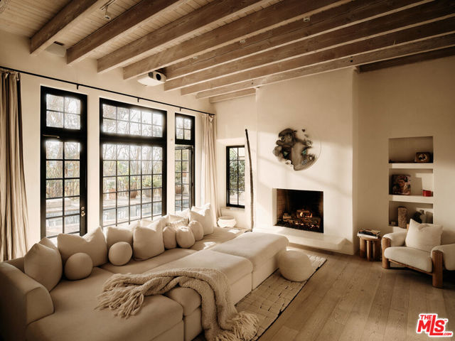 2729 Nichols Canyon Road, Los Angeles CA: https://media.crmls.org/mediaz/d876ea20-d95e-46ff-84d0-4ec56daac4af.jpg