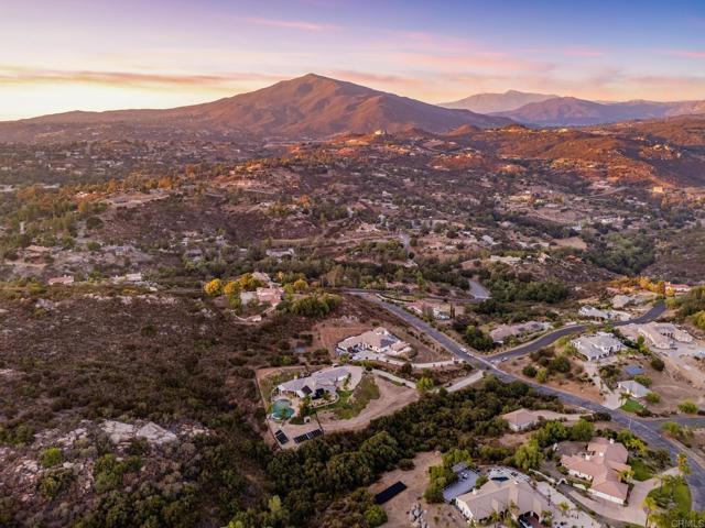 2772 Firebrand Drive, Alpine CA: https://media.crmls.org/mediaz/d8771335-e4da-4ae0-b72b-ca53003e65d7.jpg