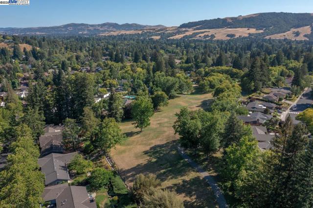 560 Old Orchard Drive, Danville CA: https://media.crmls.org/mediaz/d8774955-efc4-4c74-8e99-1c18a1261c42.jpg
