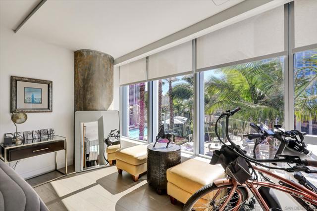 888 W E St, San Diego CA: https://media.crmls.org/mediaz/d877ad28-3aa6-4857-926b-2a7d14a038bc.jpg