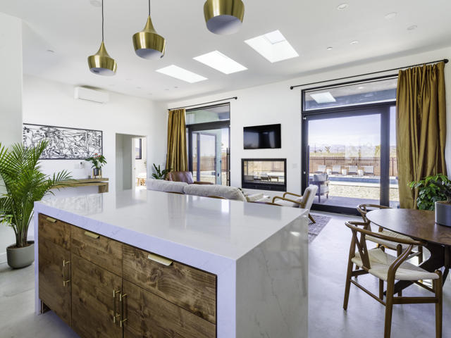 59130 Reche Road, Landers CA: https://media.crmls.org/mediaz/d877bc66-ae77-48a7-9963-6a2d487934d7.jpg