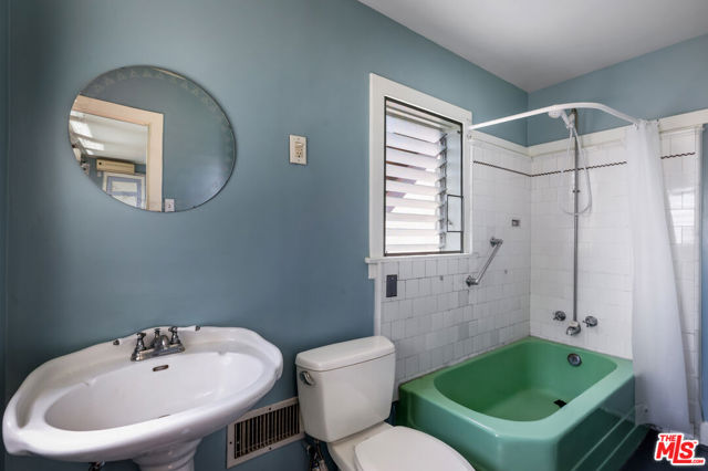 3526 Griffin Avenue, Los Angeles CA: https://media.crmls.org/mediaz/d877f72c-9065-42cb-b28f-fda2e6f8ac34.jpg