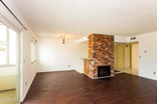 Detail Gallery Image 9 of 9 For 1971 Rodney Dr #203,  Los Angeles,  CA 90027 - 2 Beds | 2 Baths