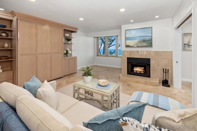 1562 Camino Del Mar, Del Mar CA: https://media.crmls.org/mediaz/d8786322-271f-4268-960f-b82d17687b47.jpg