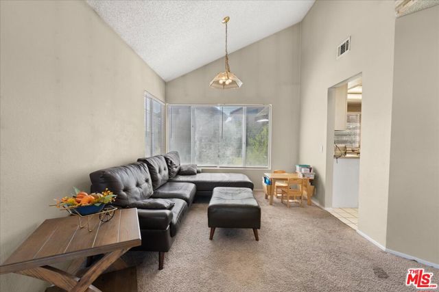 3228 Rollingridge Avenue, Palmdale CA: https://media.crmls.org/mediaz/d879187e-feb0-4efc-bdd0-ac1110e1dbd3.jpg