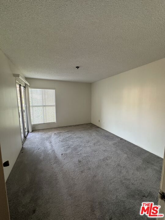 8316 Raintree Circle, Culver City CA: https://media.crmls.org/mediaz/d8792bf1-0edf-4c3c-8173-d0ea9ef932a0.jpg