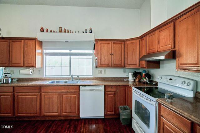 10424 Santa Fe Fire Road, Lucerne Valley CA: https://media.crmls.org/mediaz/d87932e3-88e0-4bb2-9d12-b0029c127ec8.jpg