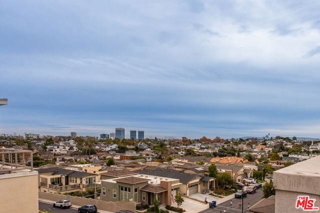 516 E Imperial Avenue, El Segundo CA: https://media.crmls.org/mediaz/d8799d0d-9f61-46ed-9a82-73446693a5a4.jpg