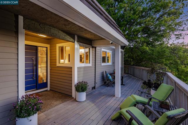 2280 Hastings Dr, Belmont CA: https://media.crmls.org/mediaz/d879b890-0b88-4473-99bf-517db08f7ffa.jpg